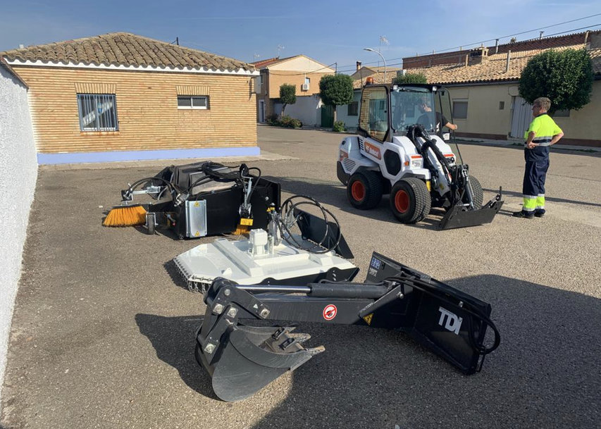 Cargadora articulada Bobcat L28, mecanizando el trabajo manual